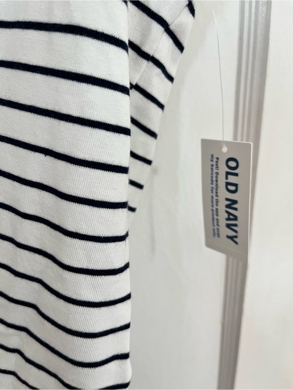 NWT Old Navy White Tank Top with Black Stripes - Picture 6 of 6